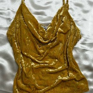 Brand new Urban Outfiters Top🌻Perfect spring top!